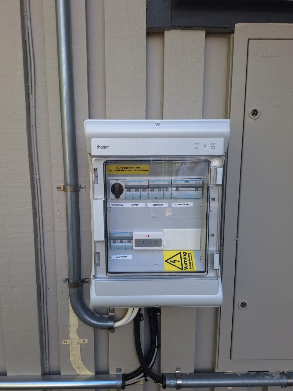 Detaljbild av installerad elcentral